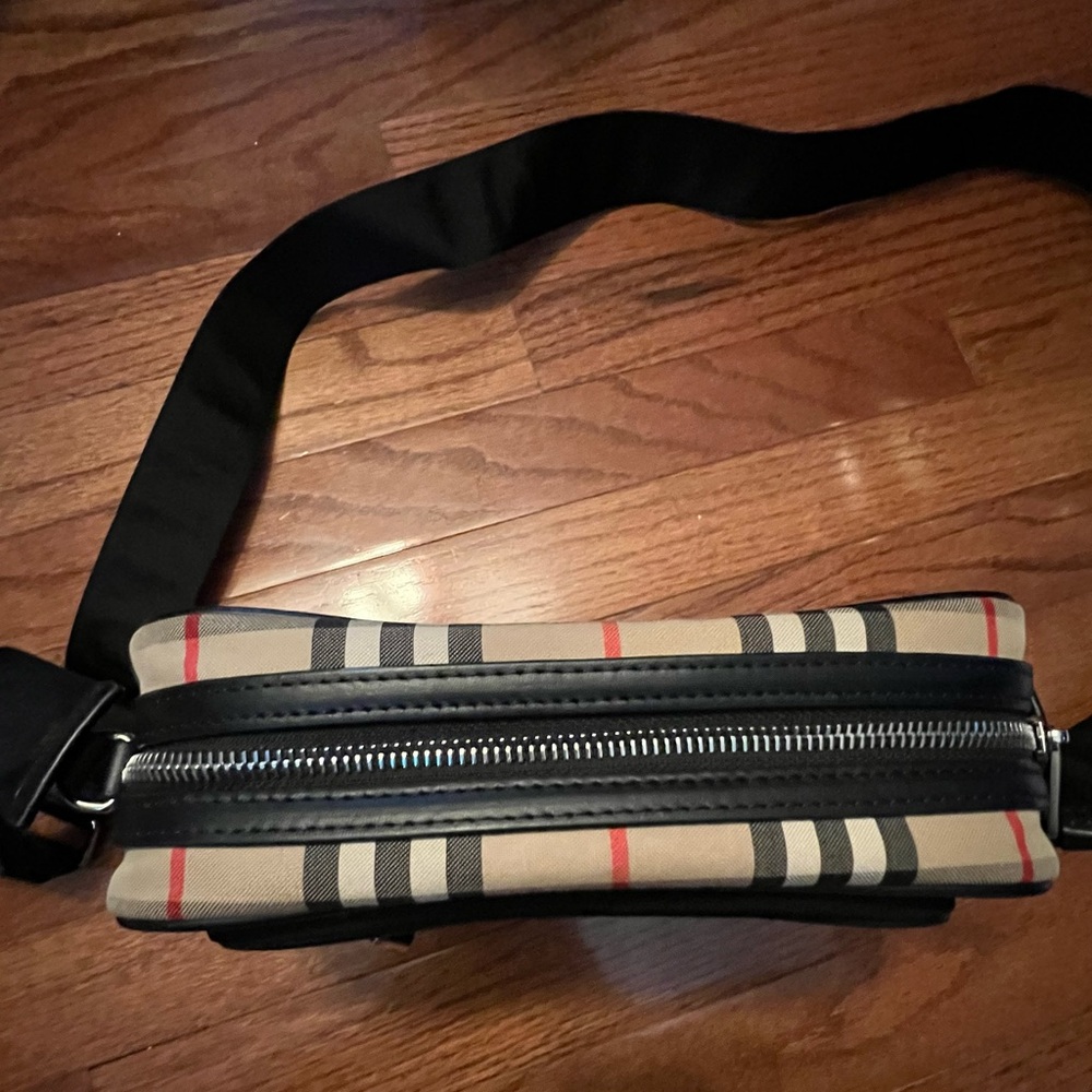 Burberry Tan and Black Camera Bag - Picture 8 of 11
